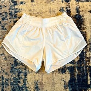Lululemon Hotty Hot Short ll *Long 4” Size 4 Tall In White